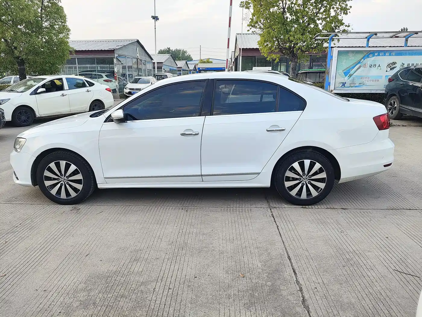 Volkswagen Sagitar 2018 1.6L Automatic Comfort фото 8