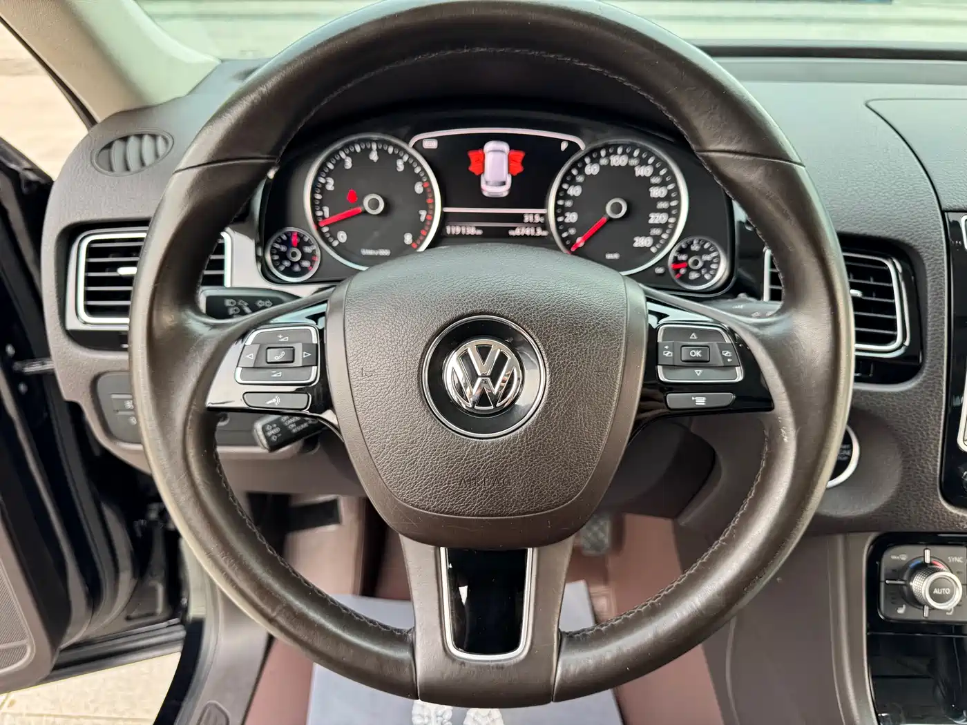 Volkswagen Touareg 2017 3.0TSI Explorer Edition фото 14