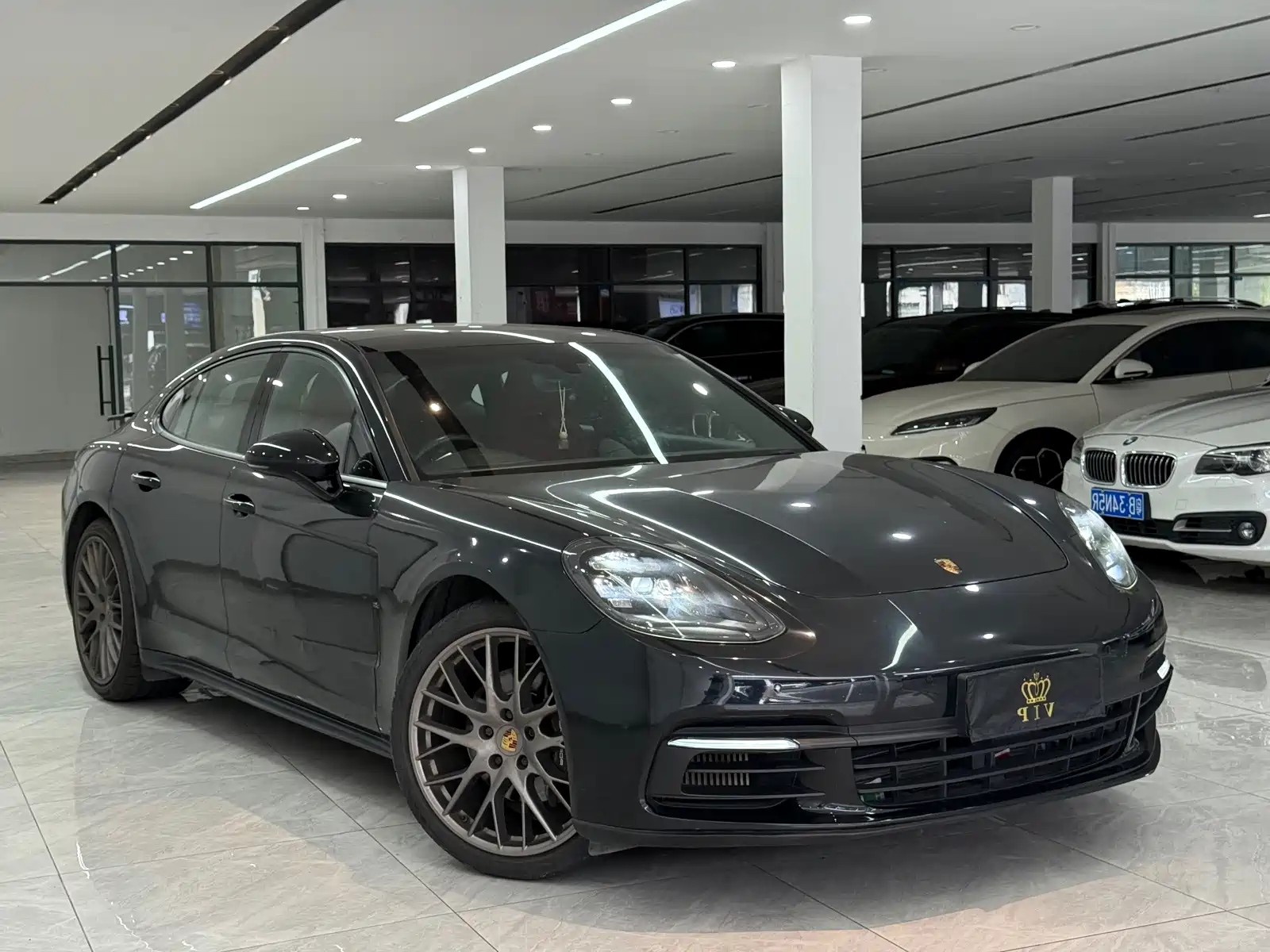 صورة 3 - Porsche Panamera