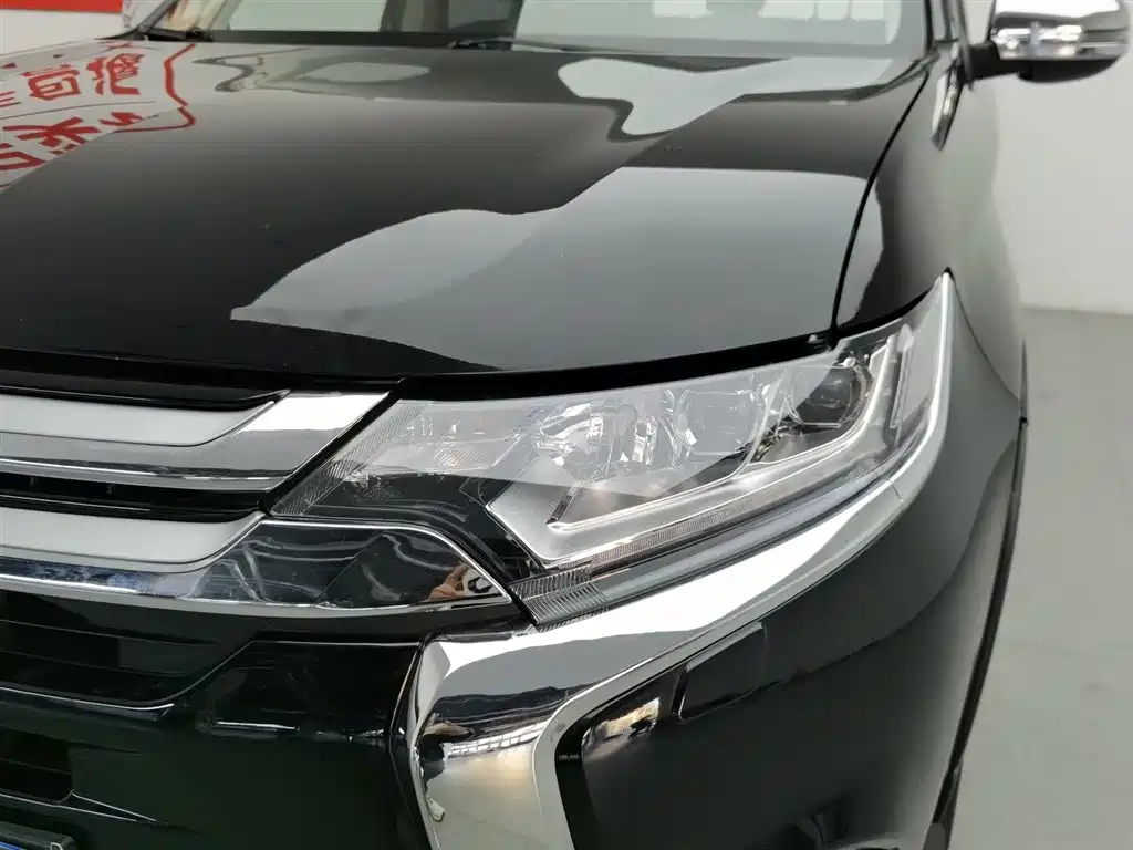 Mitsubishi Outlander (Import) 2016 2.4L 4WD Elite 5-seater фото 7