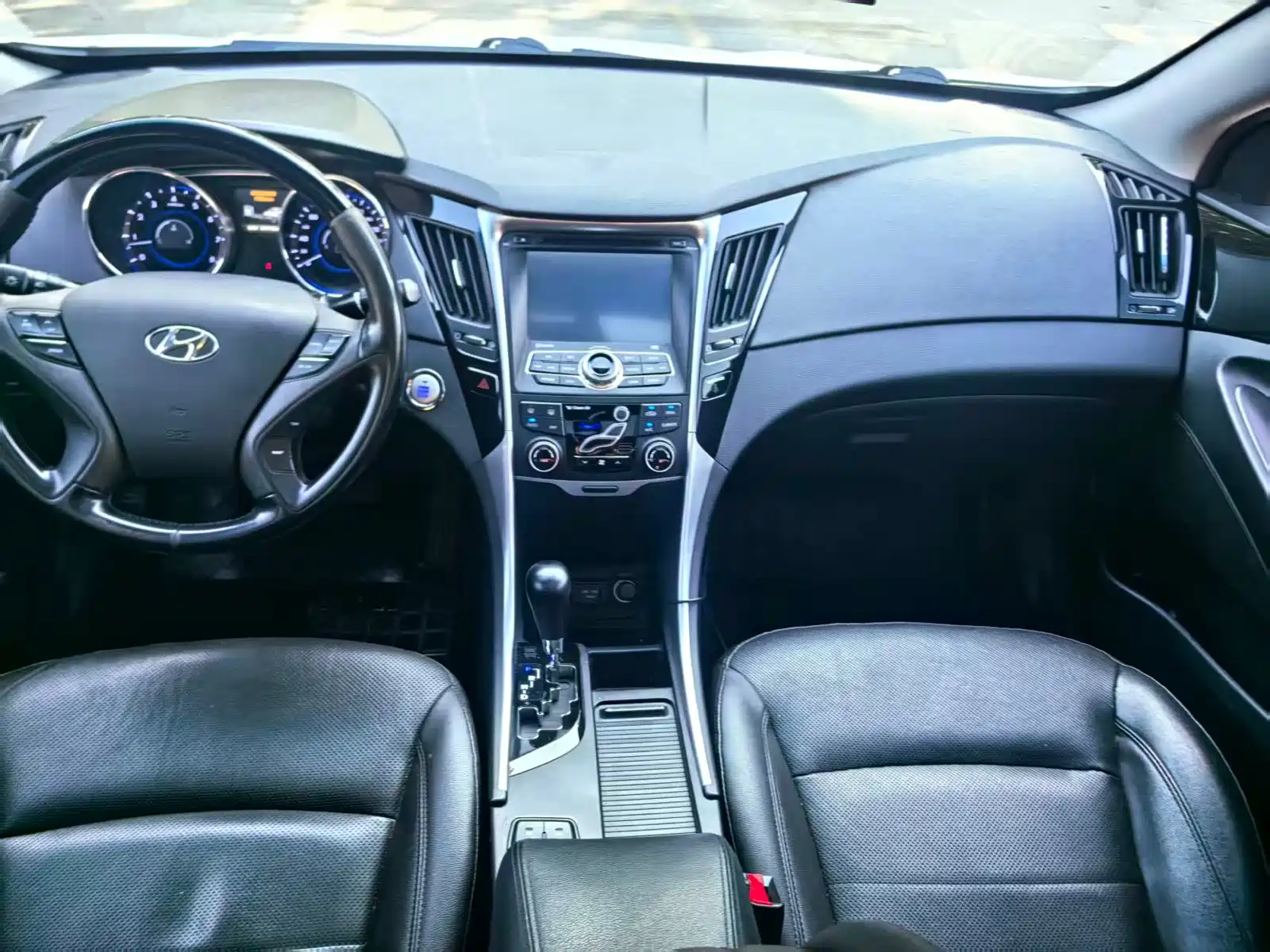 صورة 17 - Hyundai Sonata