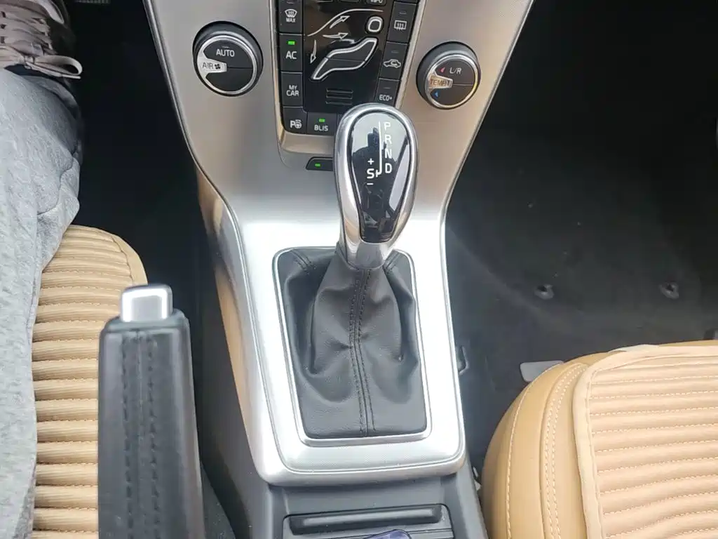 Фото 14 - Volvo V40