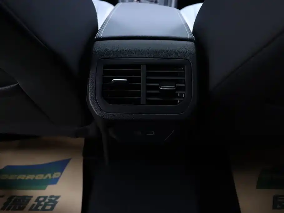 Volkswagen Lavida 2023 1.5L Auto Luxury Edition фото 23