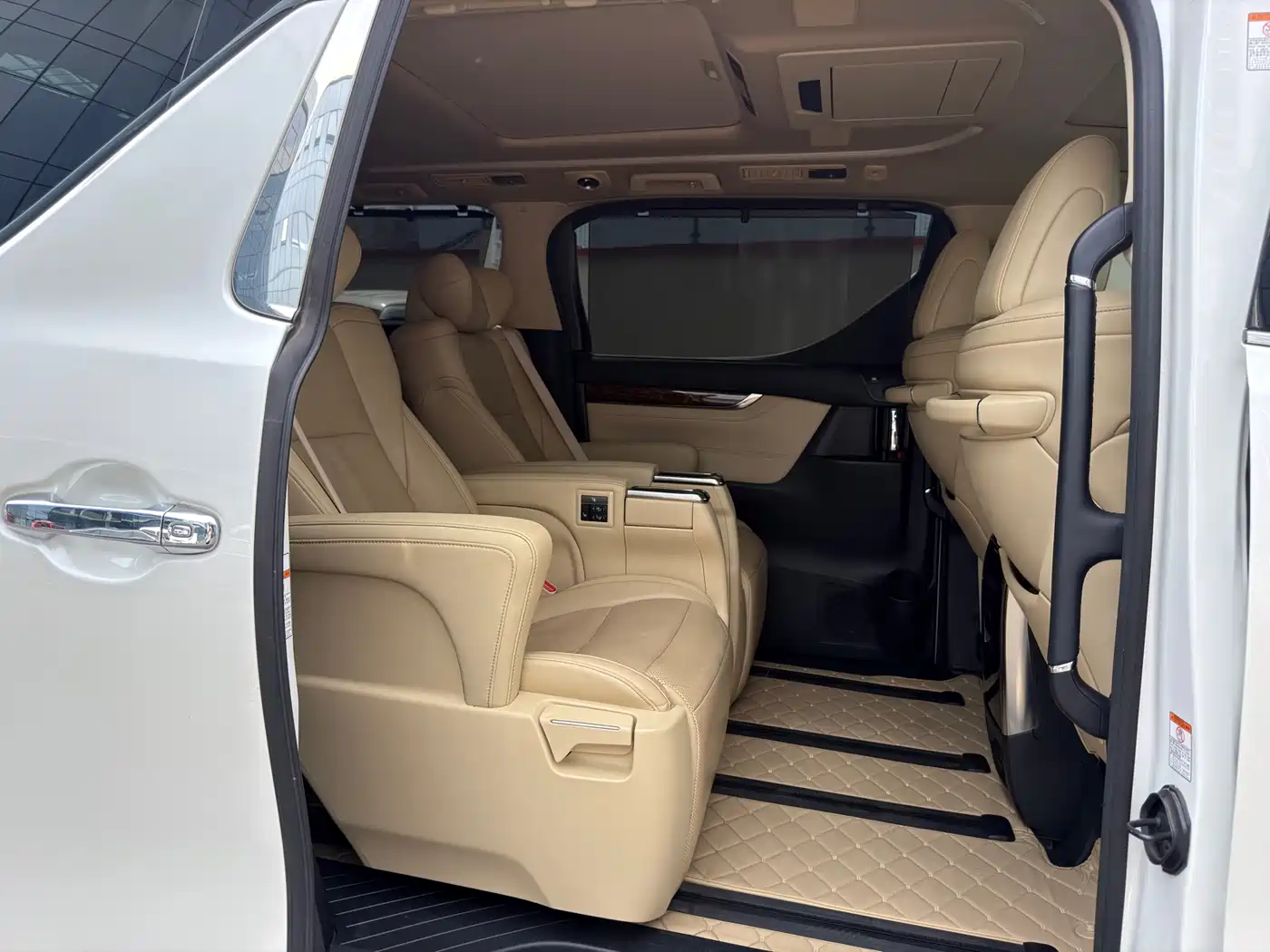 Toyota Alphard 2021 Hybrid 2.5L Luxury фото 10