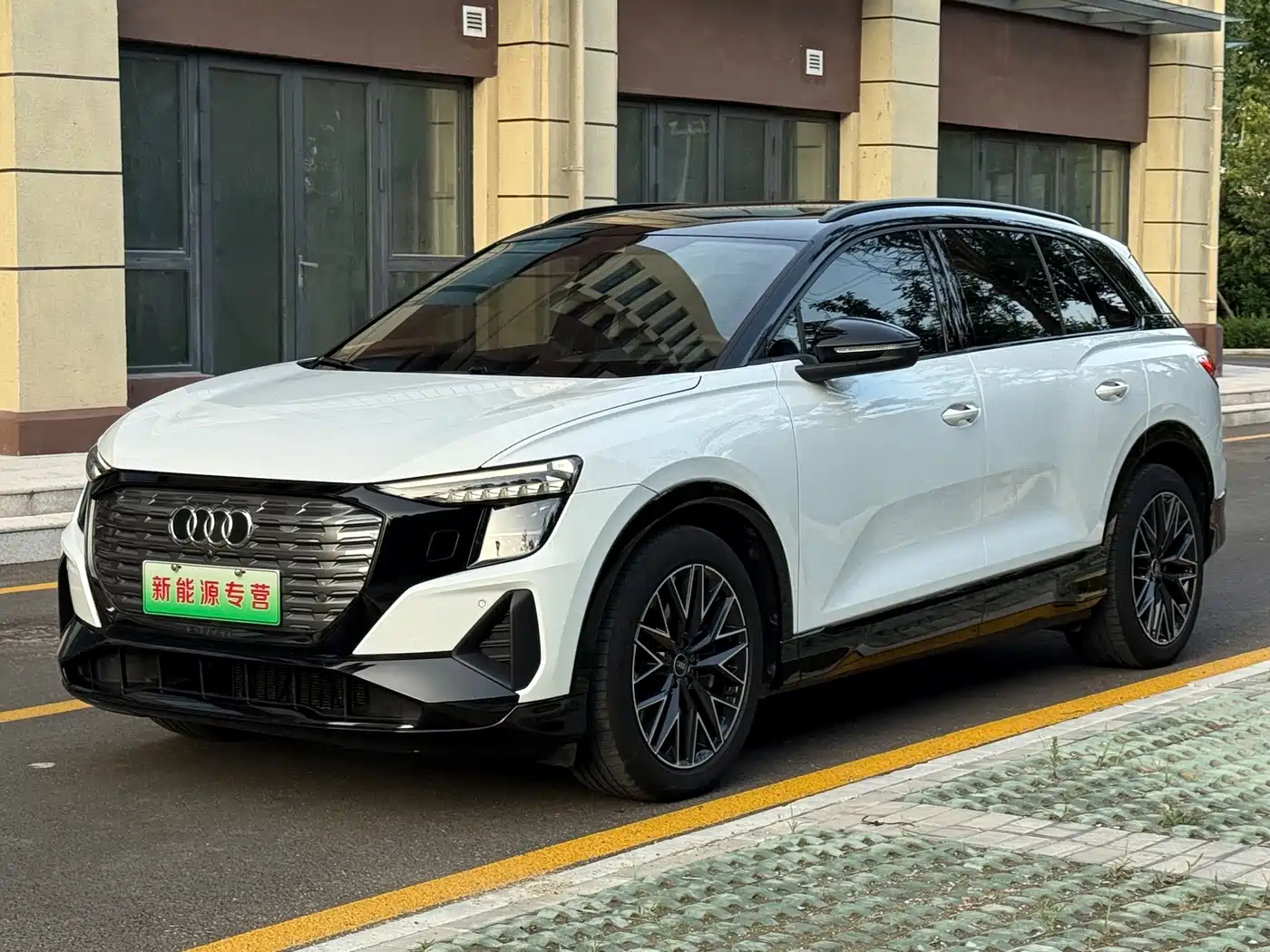 Audi Q5 e-tron 2023 2022 40 e-tron Starlight Mech Suit