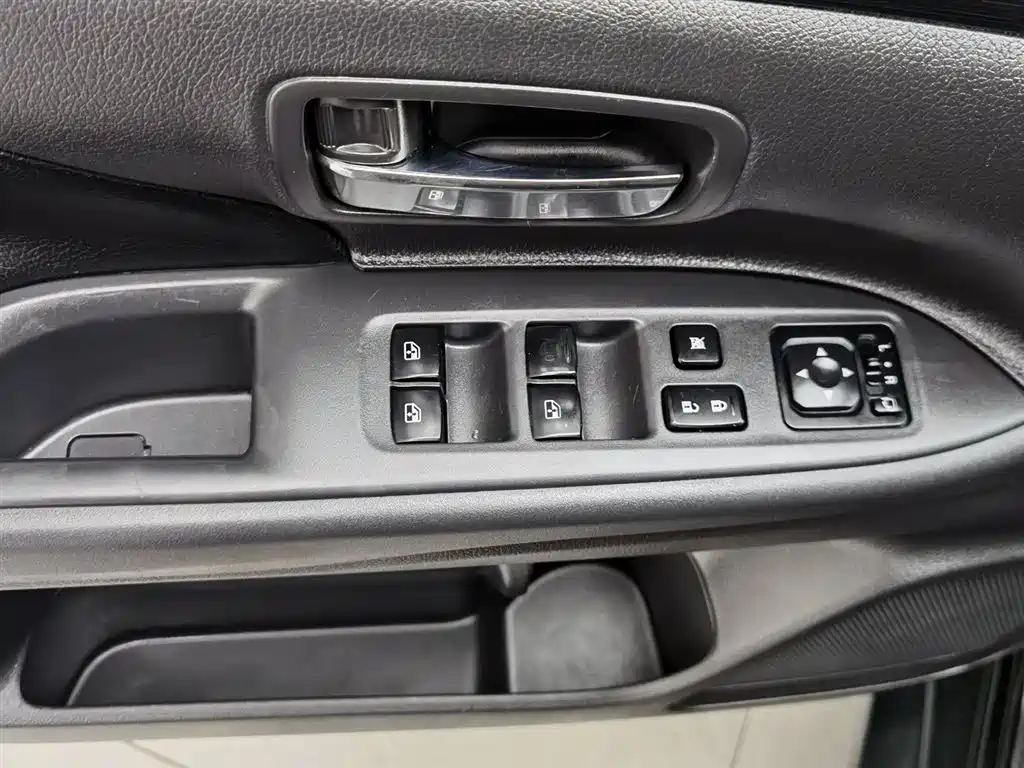 Mitsubishi Outlander (Import) 2016 2.4L 4WD Elite 5-seater фото 9