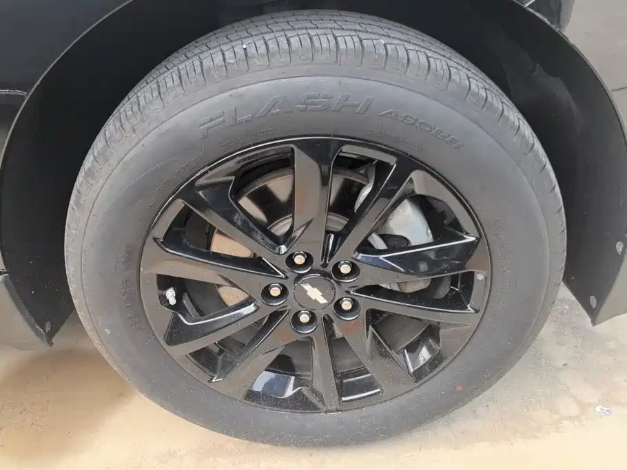 Фото 6 - Chevrolet Equinox