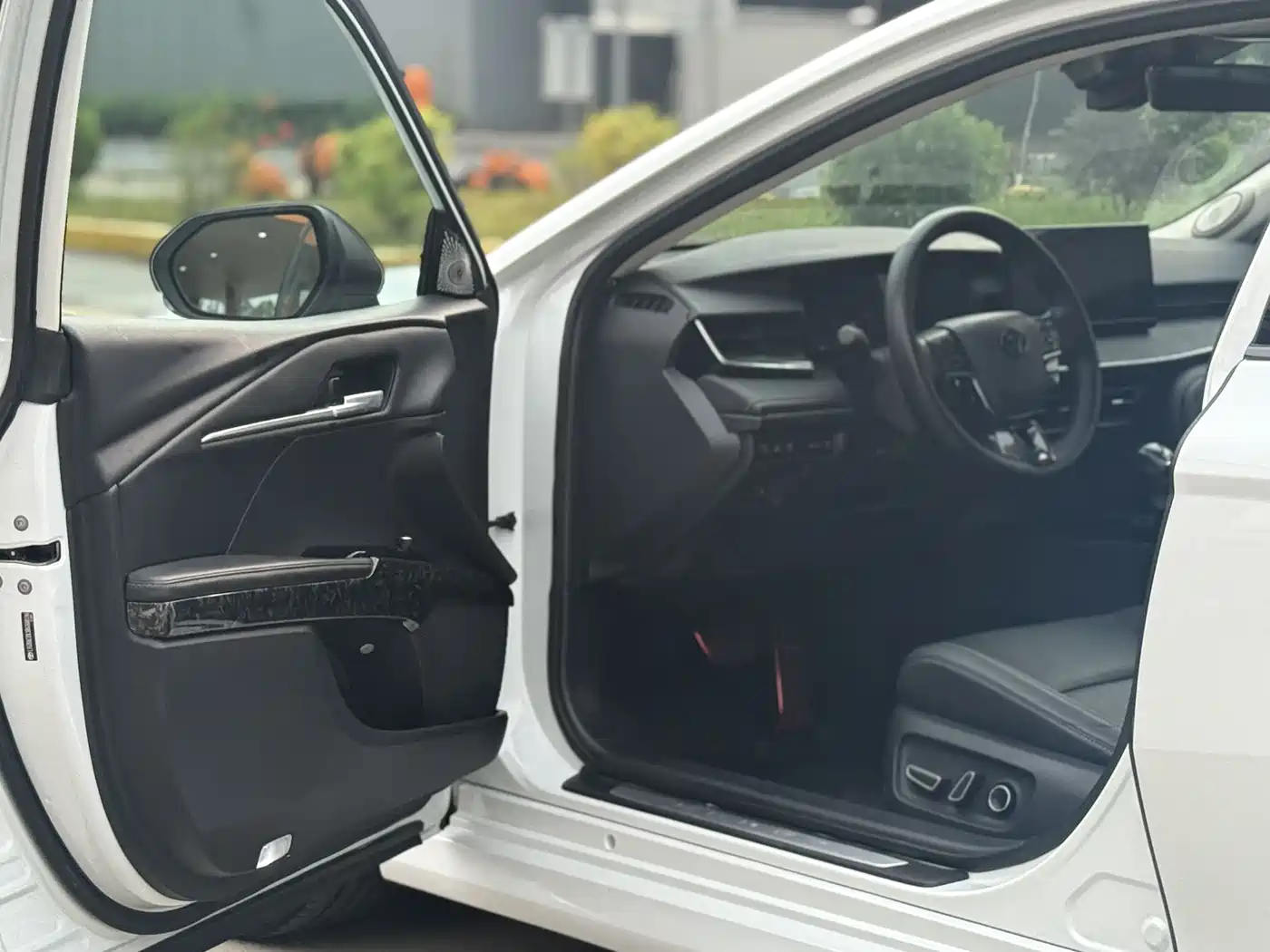 Toyota Camry 2024 2.0GVP Luxury Edition фото 12
