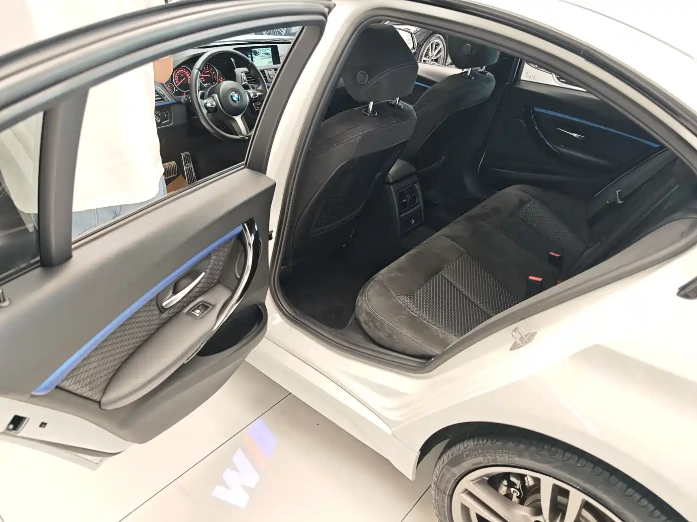 BMW 3 Series 2018 320i M Sport Package фото 8