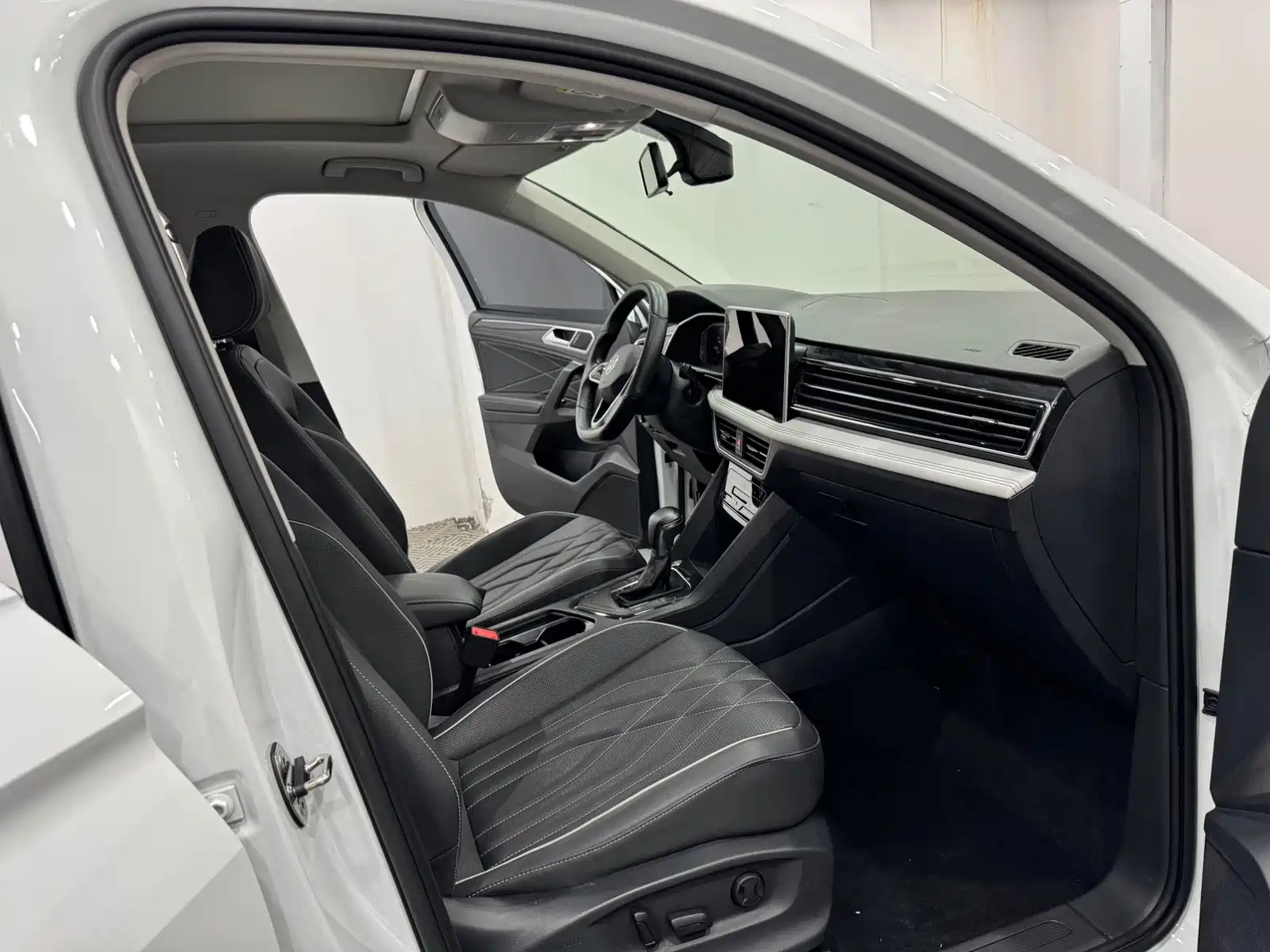 Photo 4 - Volkswagen Tiguan L