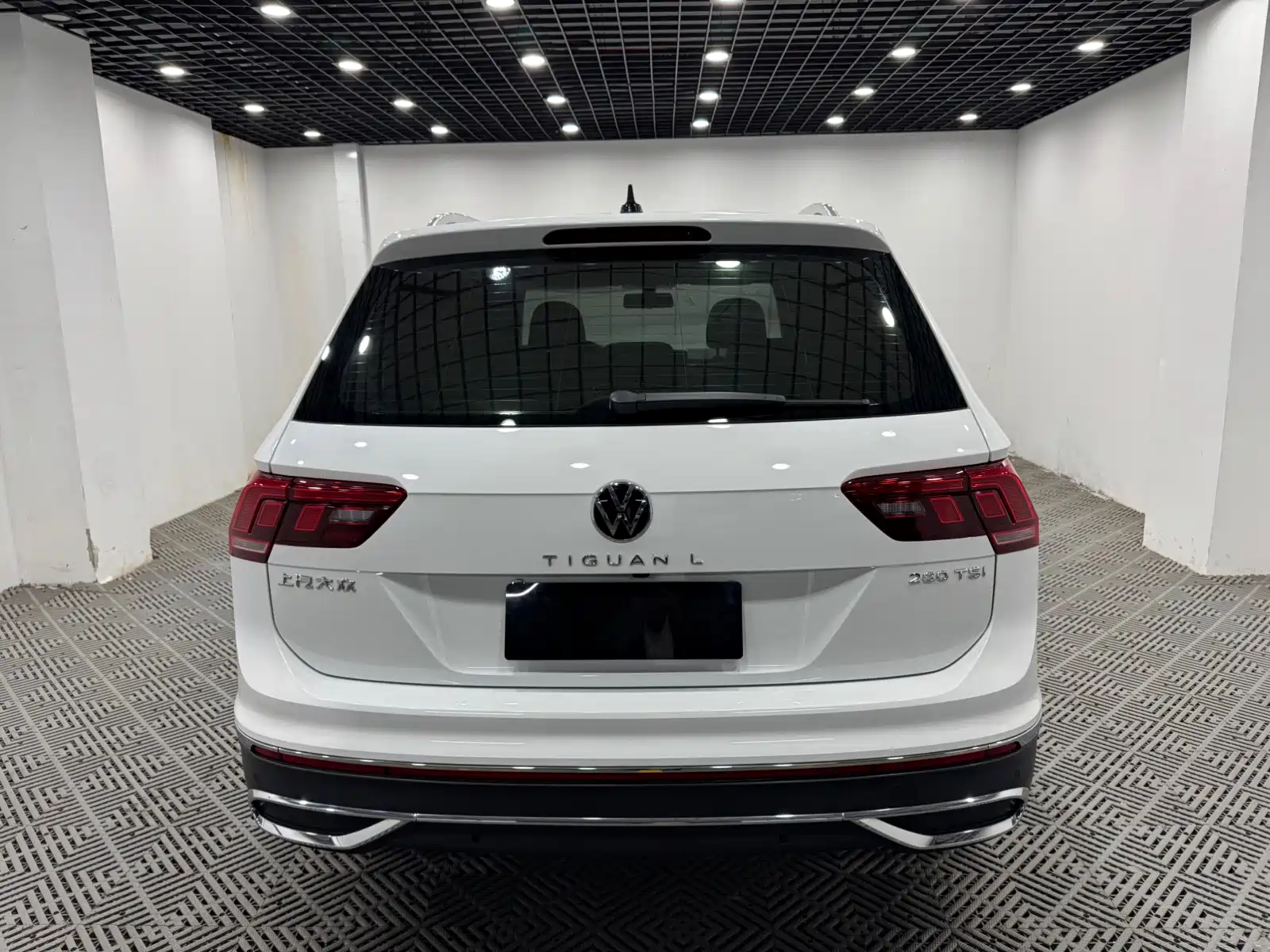 Photo 8 - Volkswagen Tiguan L