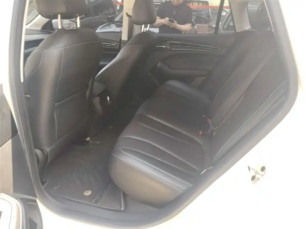 ROEWE EI5