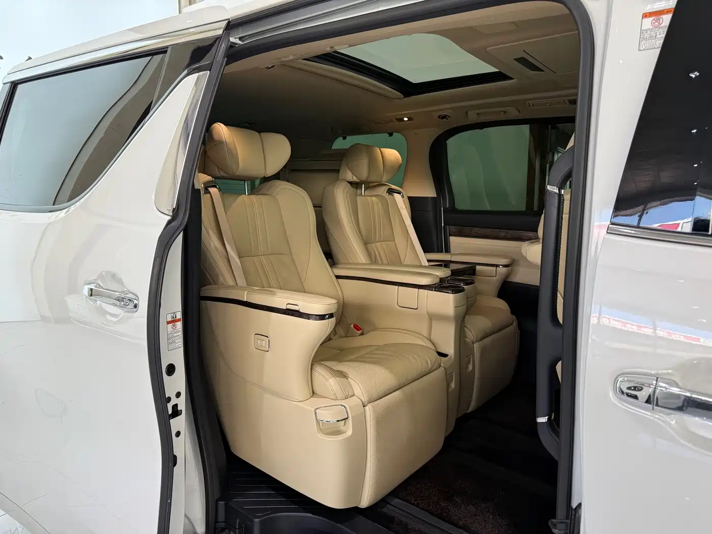 Toyota Alphard 2021 Hybrid 2.5L Premium фото 11