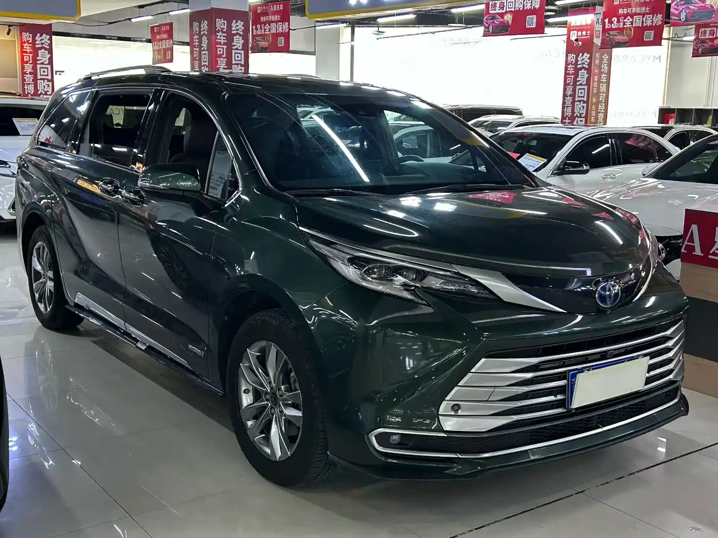 Toyota Sienna 2021 2.5L Hybrid Platinum Edition фото 14
