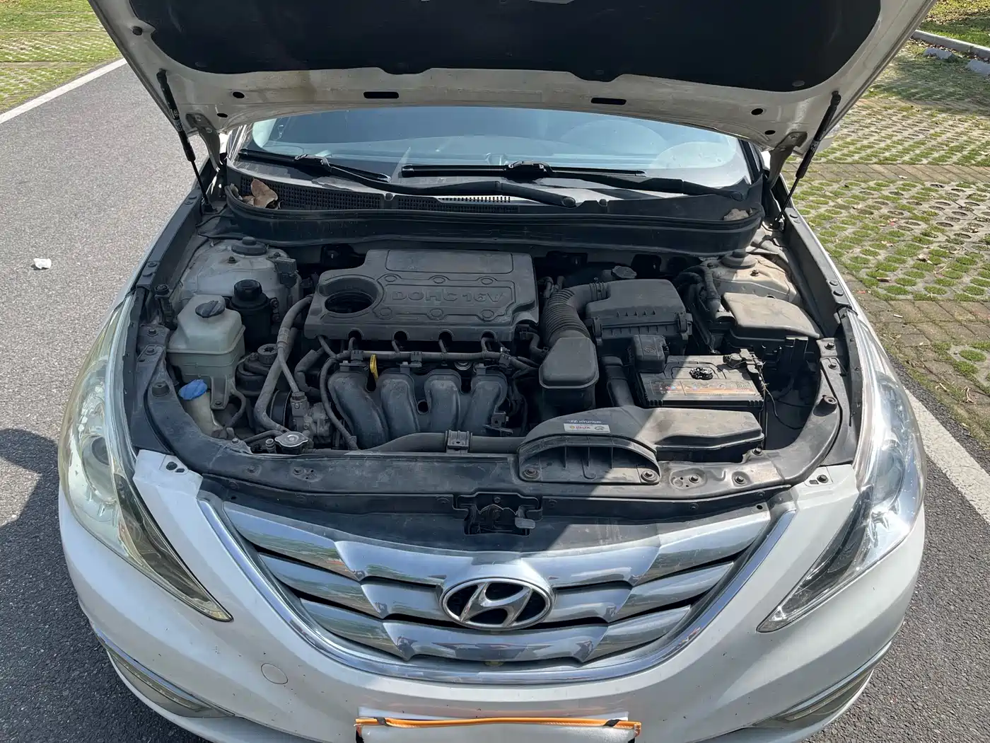 Hyundai Sonata 2011 2.0L Automatic Luxury фото 12