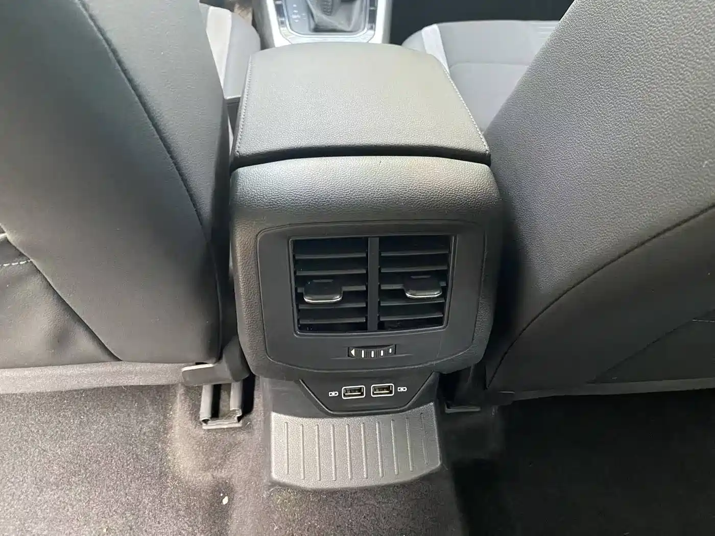 VOLKSWAGEN T-ROC EXPLORING SONGS