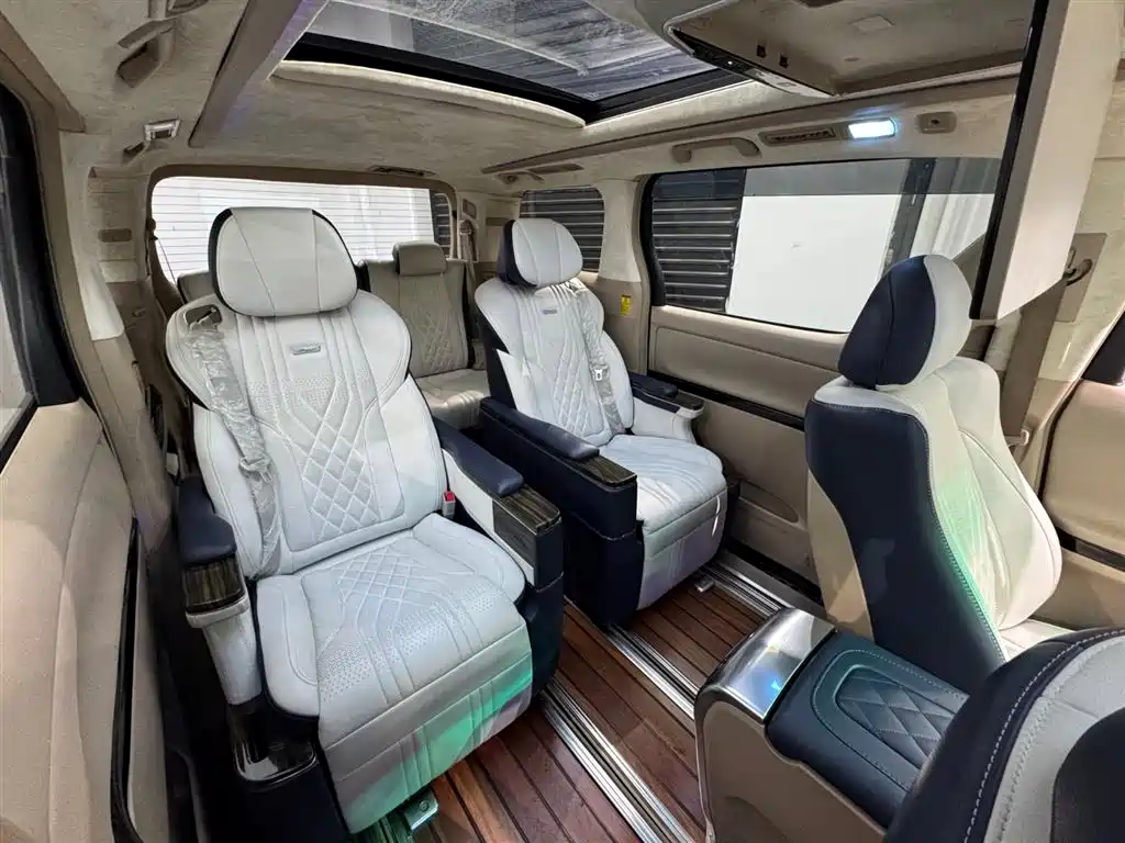 Toyota Alphard фото 10