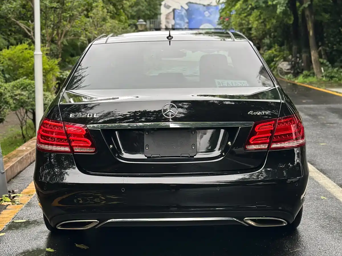Photo 5 - Mercedes-Benz E-Class