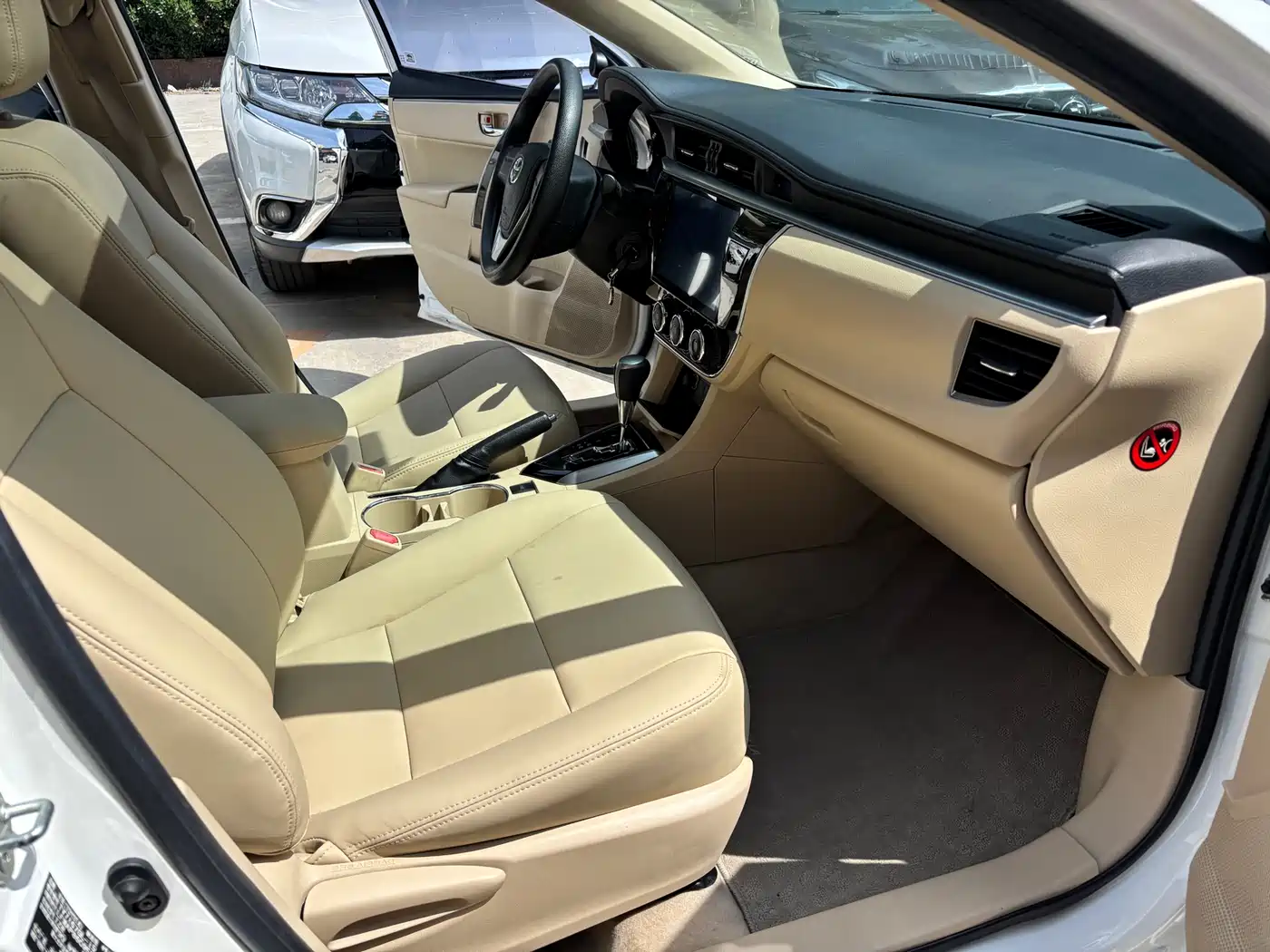 Toyota Corolla 2014 1.6L CVT GL-i фото 10