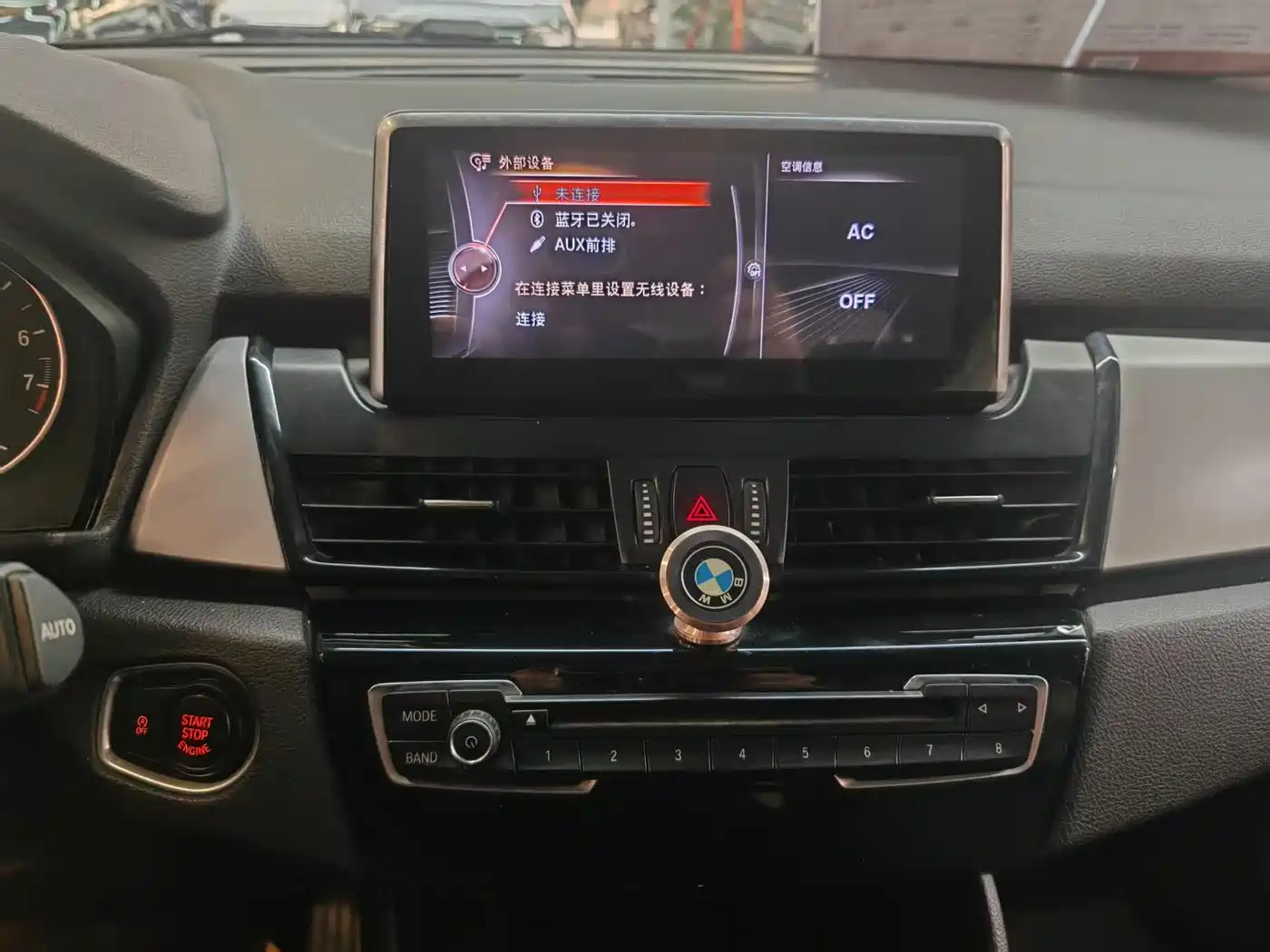 BMW 2 Series Touring 2016 218i Leading фото 11