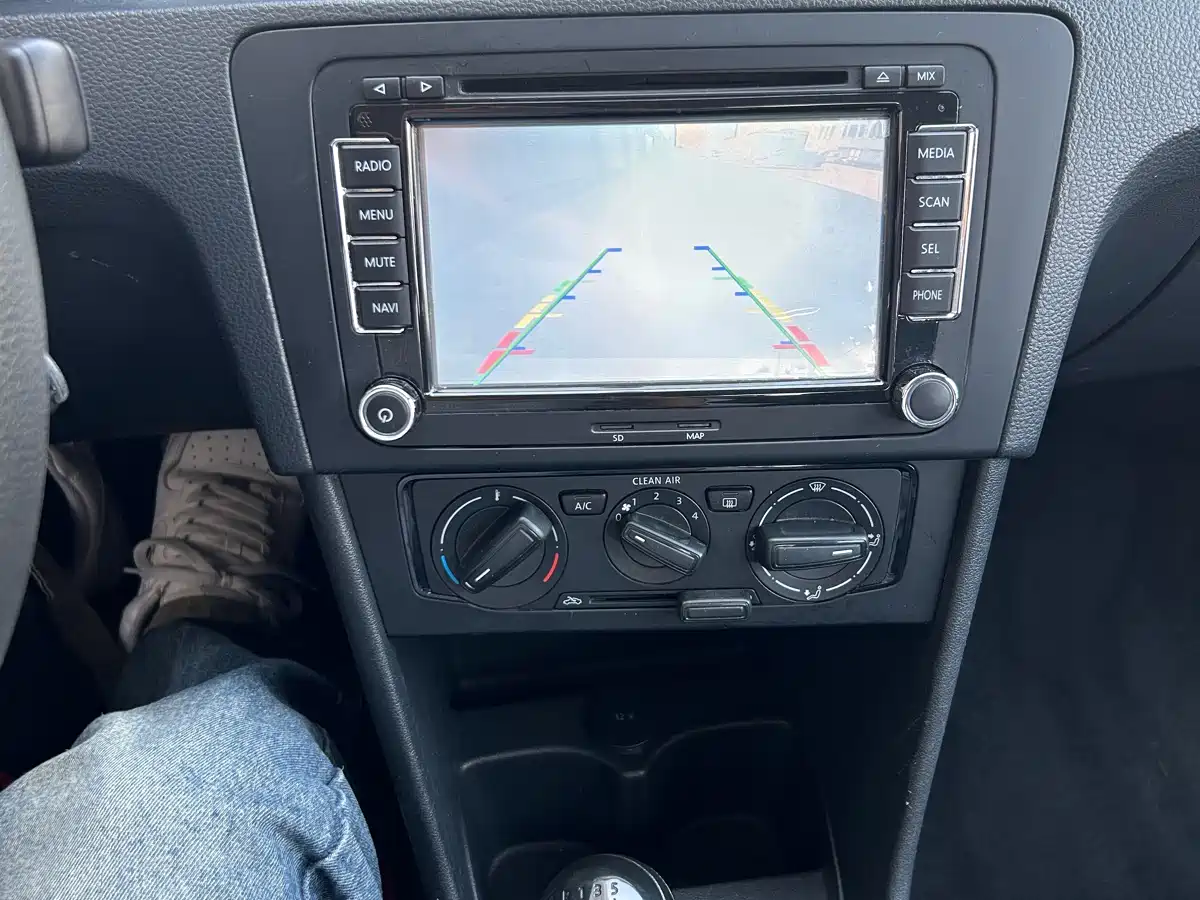 Volkswagen Santana 2015 1.4L Manual Trend Edition фото 8