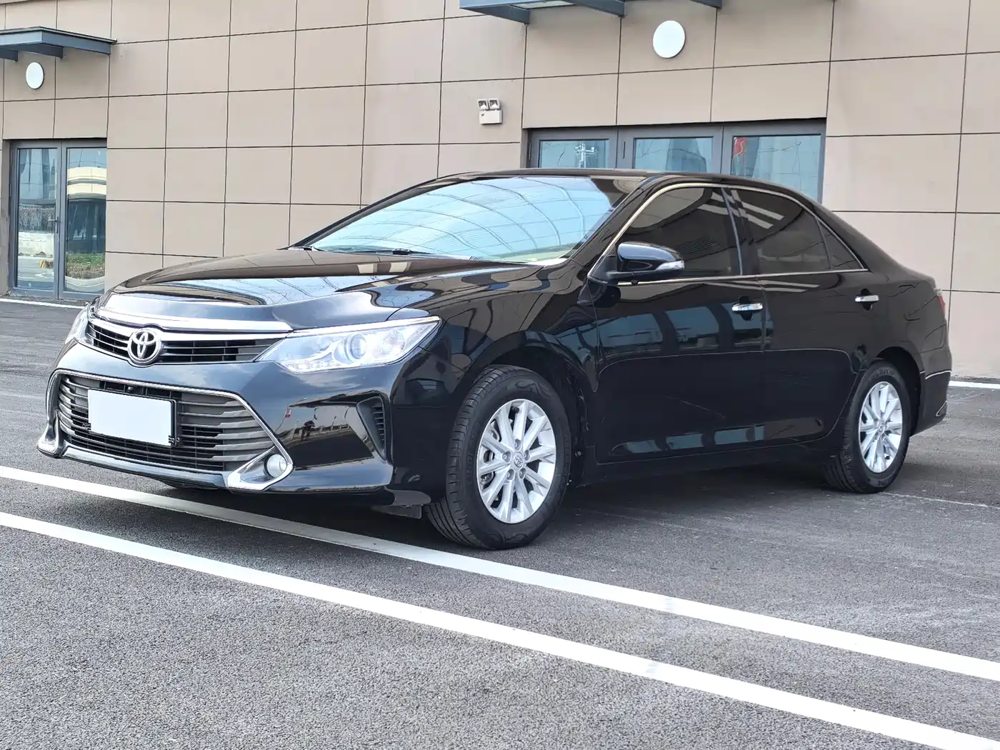 Toyota Camry 2015 2.0G Leading Edition