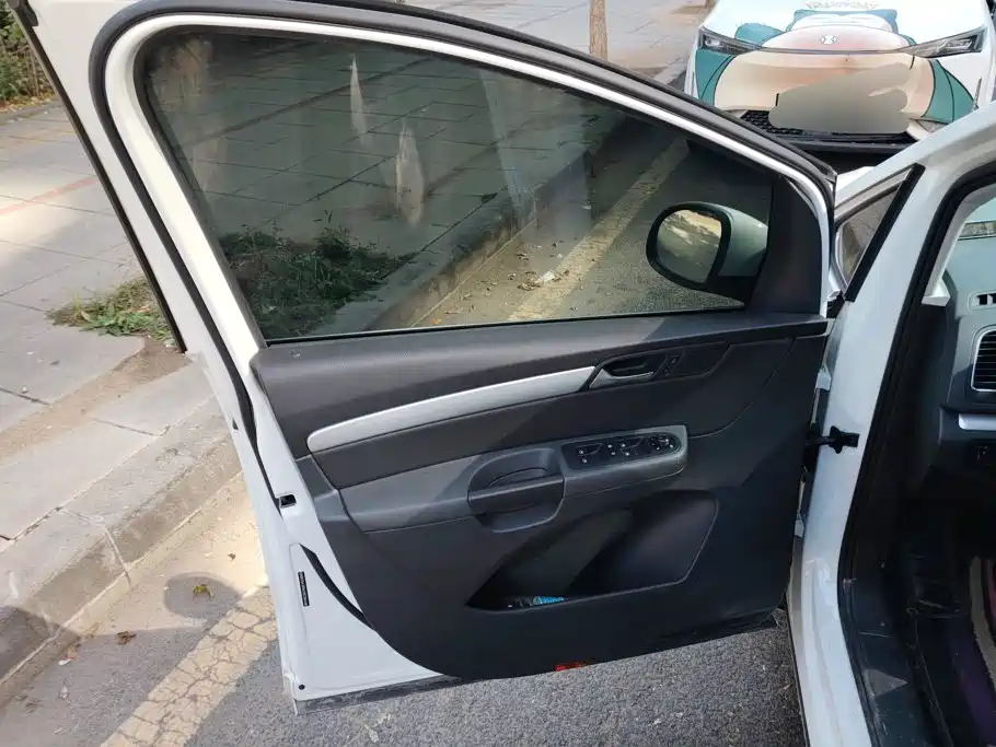 Фото 7 - Volkswagen Sharan