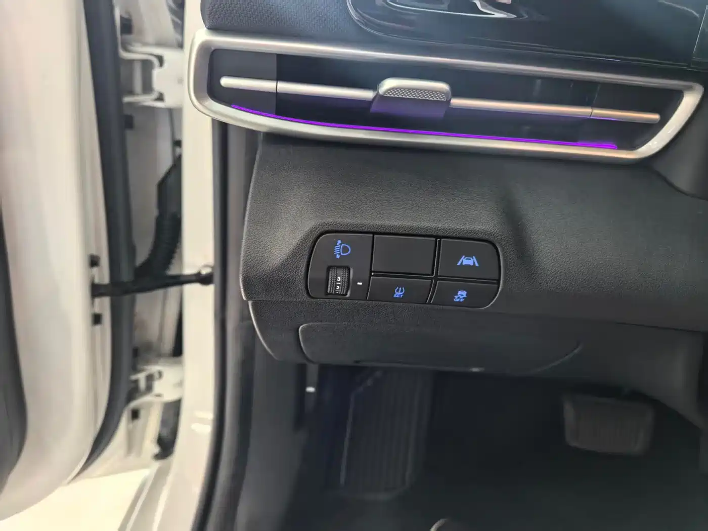 Hyundai Elantra 2022 1.5L CVT 20th Anniversary Edition фото 14