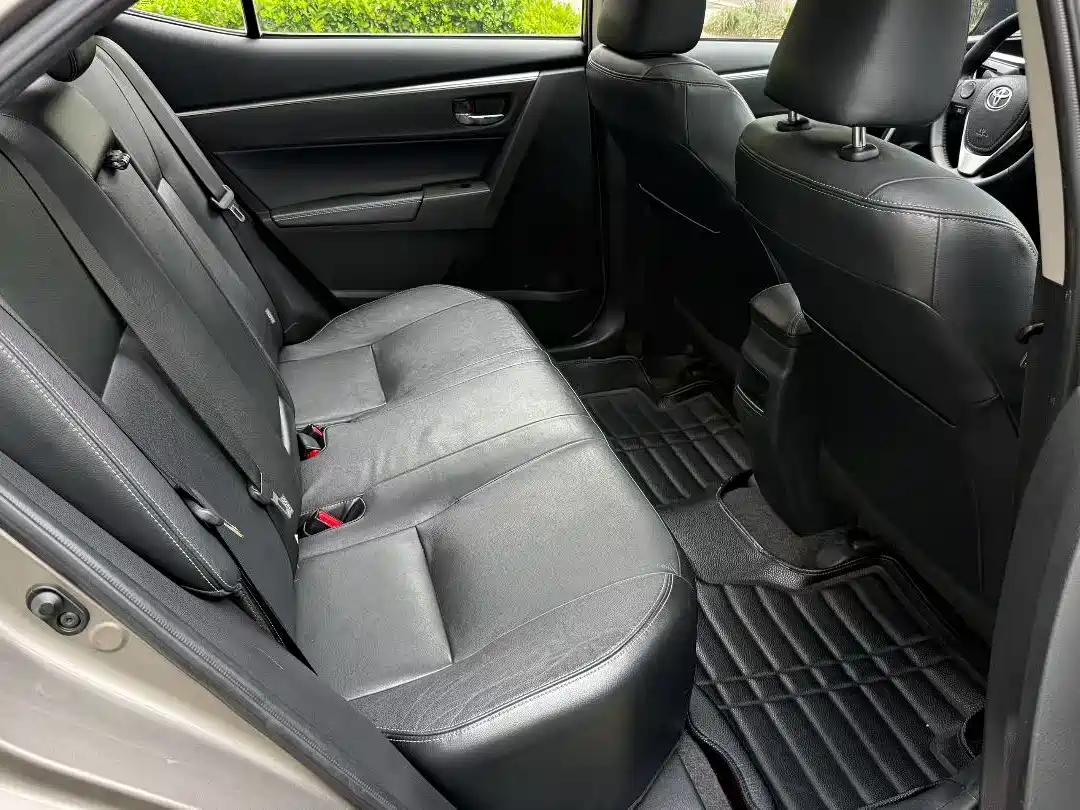 Toyota Corolla 2014 1.6L CVT GL-i Leather Edition фото 9