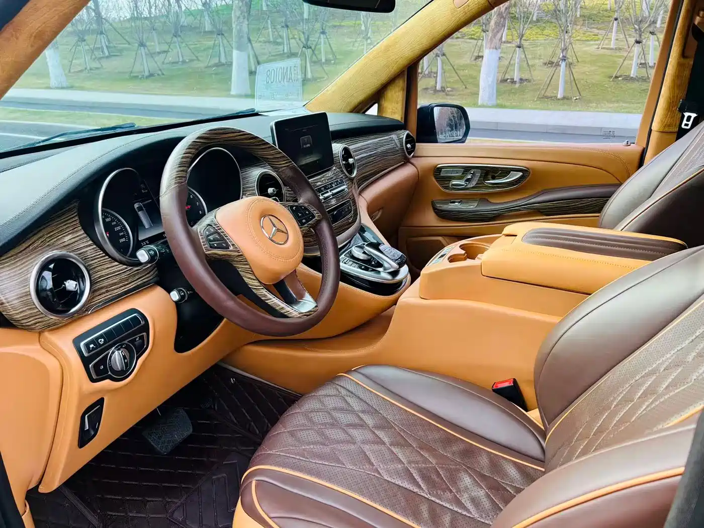 Mercedes-Benz V-Class 2018 V 260 L Premium Long Wheelbase Edition China VI фото 5