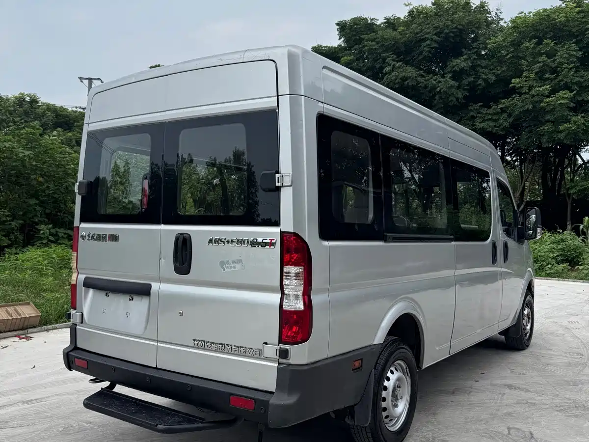 Dongfeng Yufeng Yufeng 2020 2020 2.5T V9 Logistics Vehicle Long Wheelbase Medium Roof 6-9-seater China V ZD25