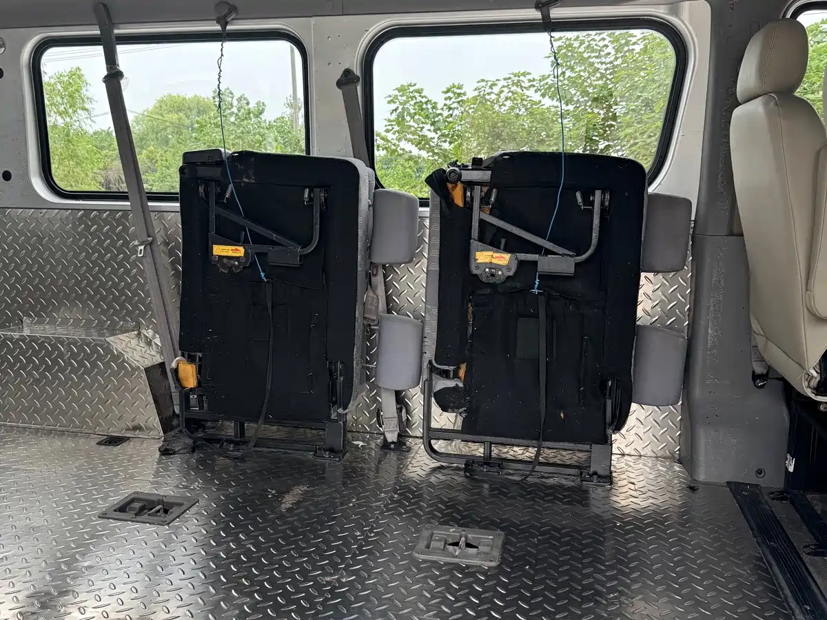 Dongfeng Yufeng Yufeng 2020 2020 2.5T V9 Logistics Vehicle Long Wheelbase Medium Roof 6-9-seater China V ZD25