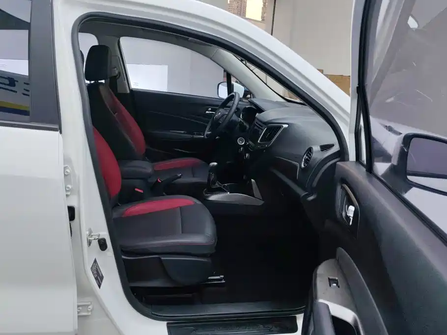 Фото 6 - Changan CS15