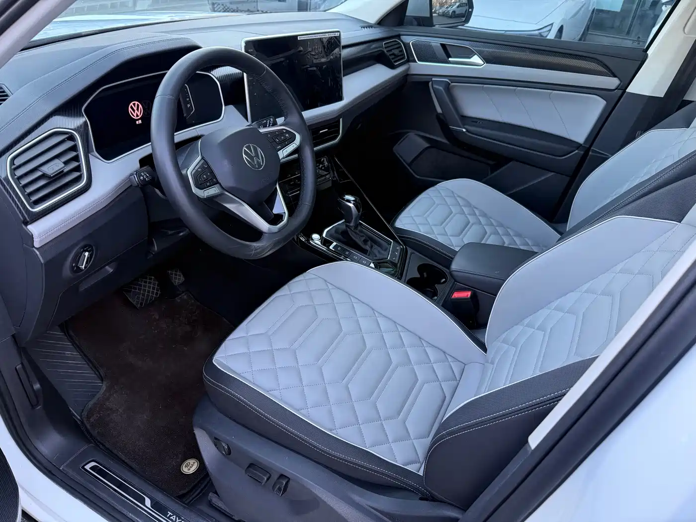 Volkswagen Tayron 2024 300TSI 2WD Luxury Plus Advanced фото 7