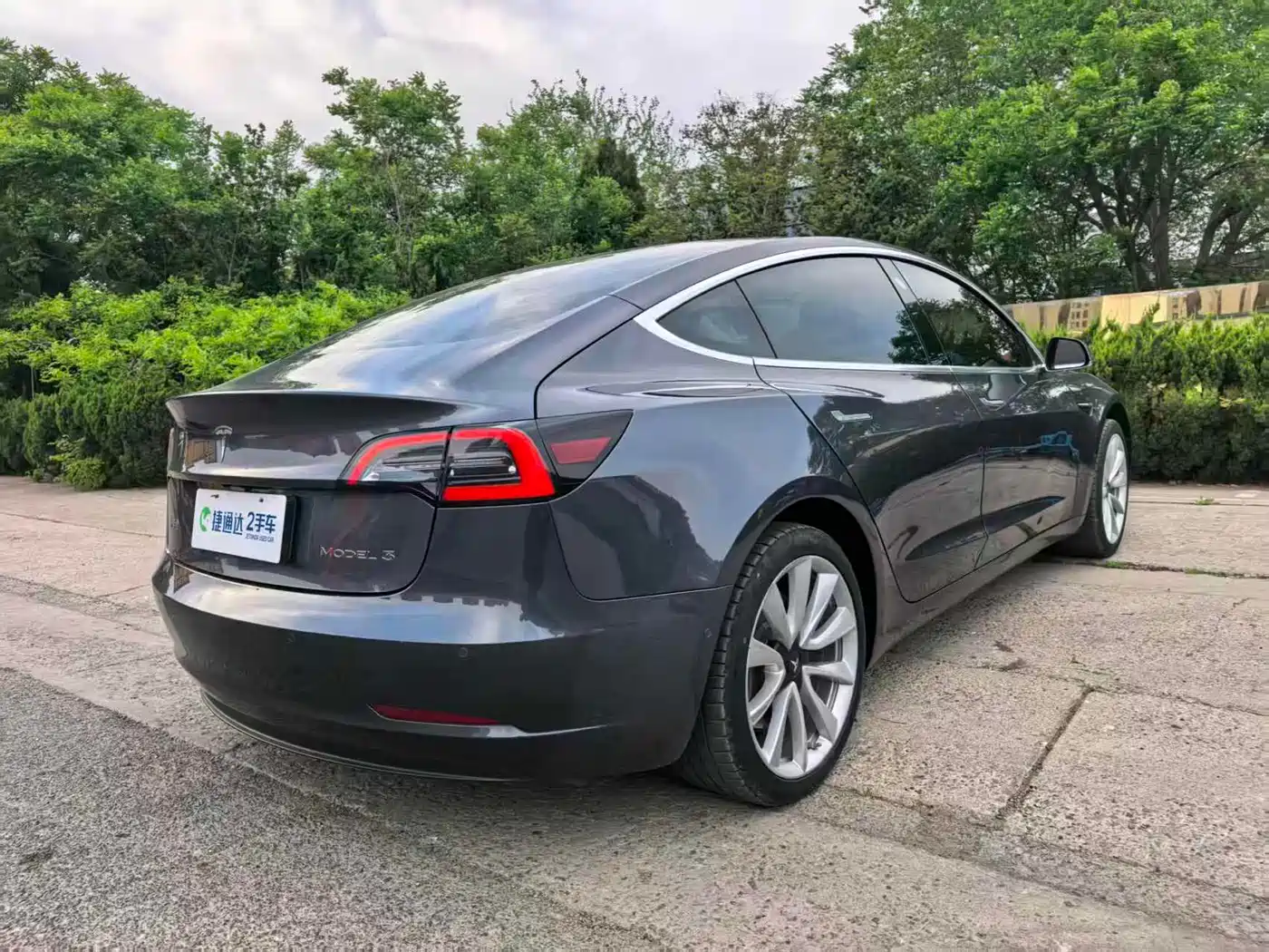TESLA MODEL 3