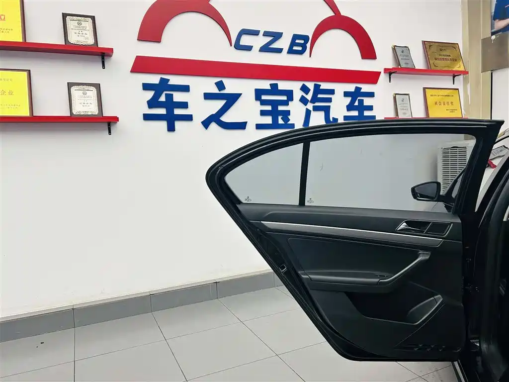 Volkswagen Lavida 2017 1.6L Automatic Comfort Edition фото 24