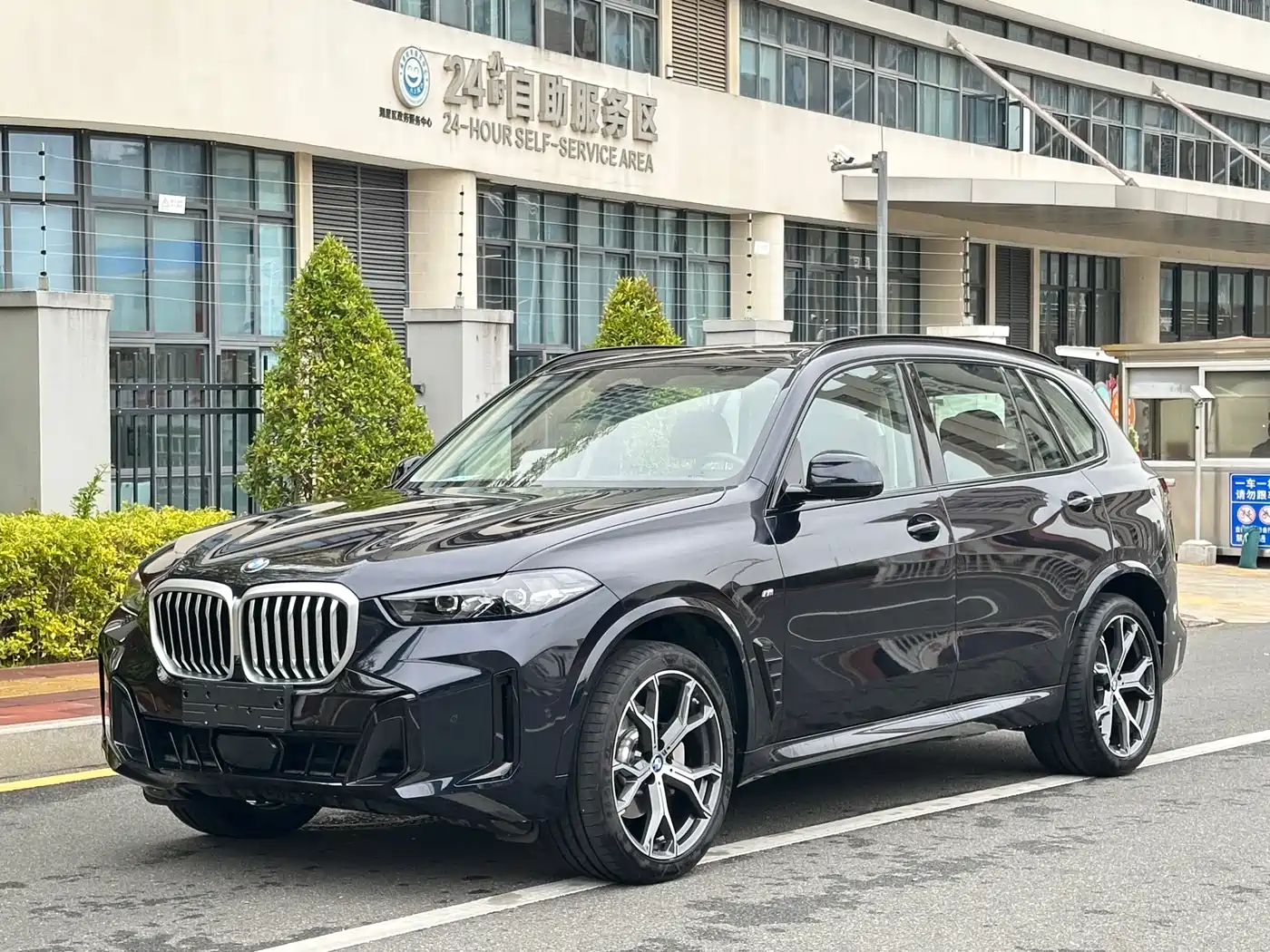 BMW X5 2023 xDrive 30Li Premium M Sport Black Night Package