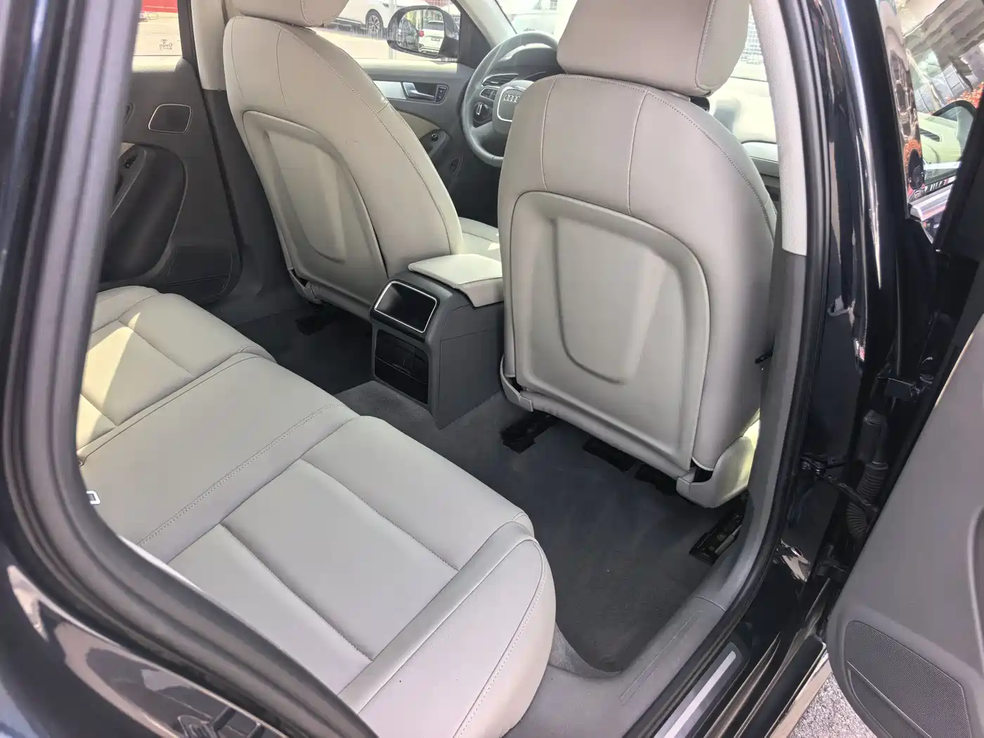Audi A4L 2012 2.0 TFSI Automatic Luxury фото 9