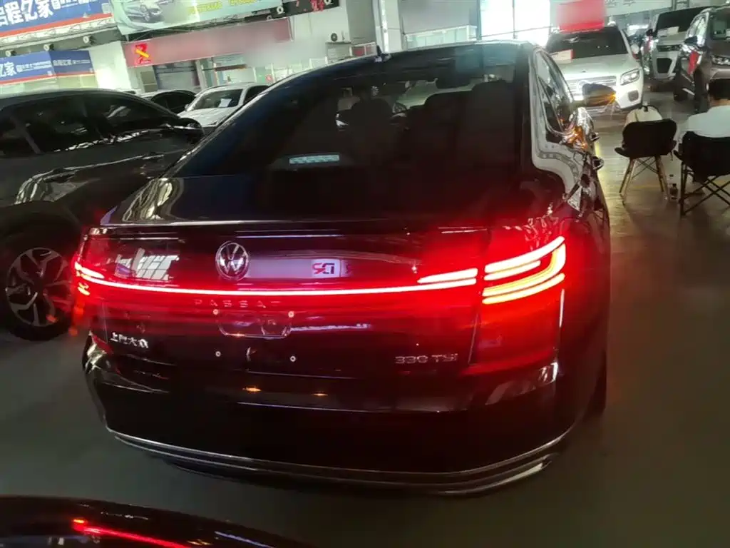 Volkswagen Passat 2023 330TSI Starlight Luxury Edition фото 6