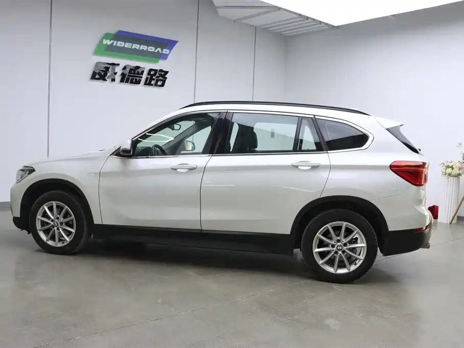 BMW X1 2019 sDrive18Li Fashion Model фото 4