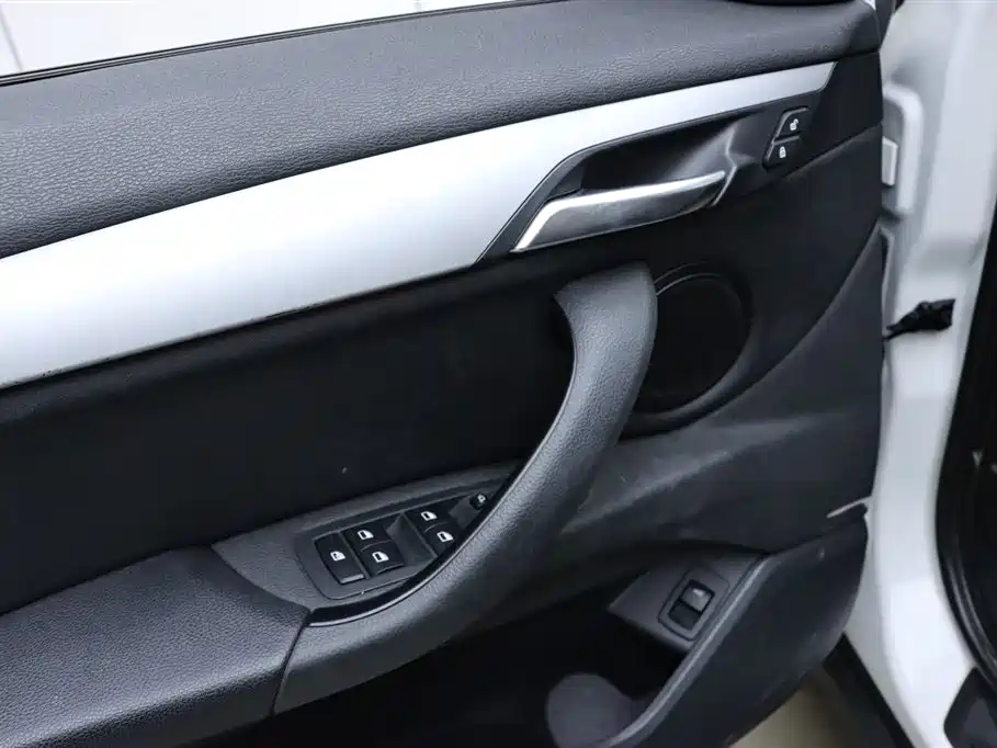 BMW X1 2019 sDrive18Li Fashion Model фото 14