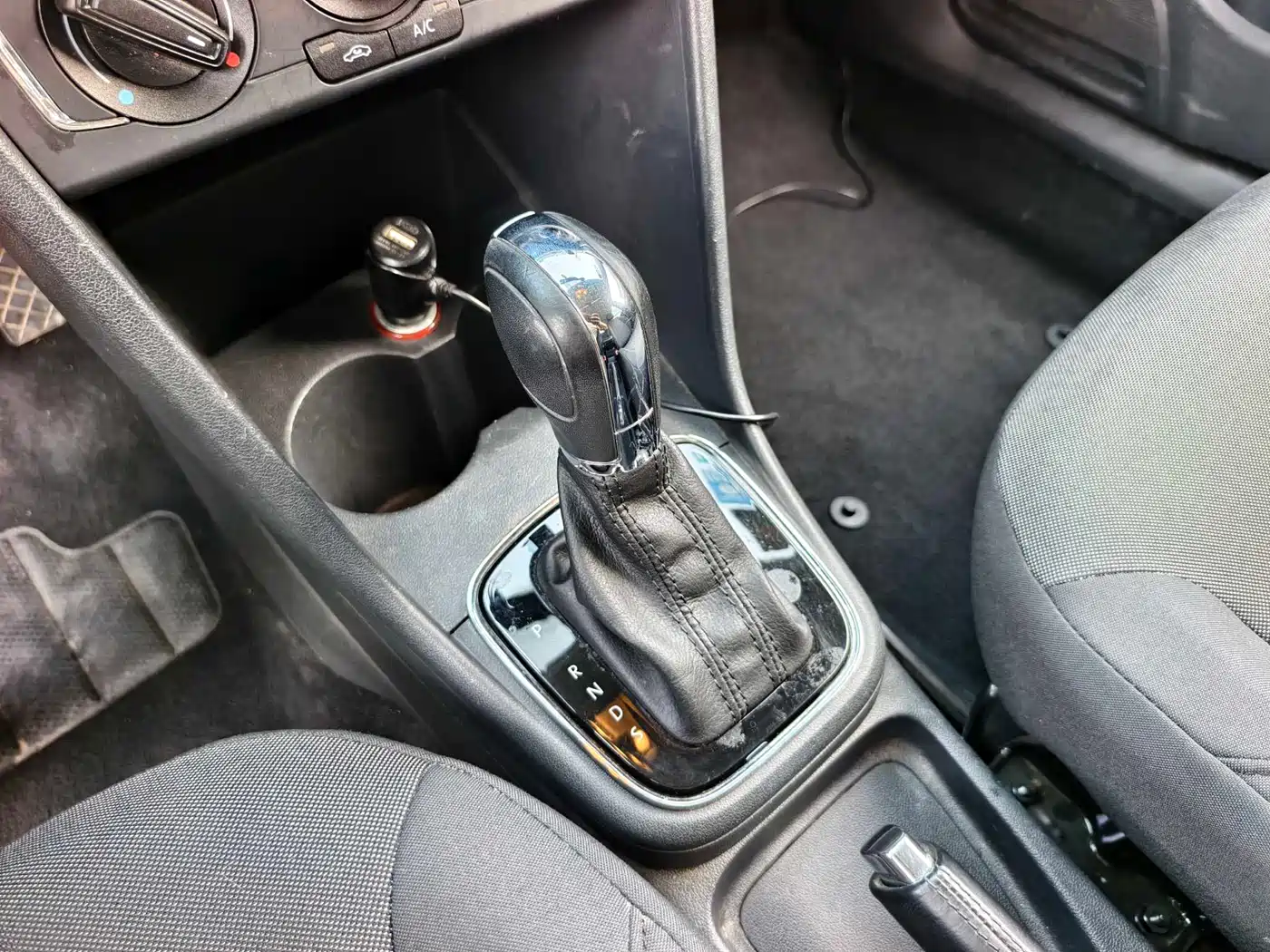 Volkswagen Polo 2016 1.6L Automatic Comfort фото 9
