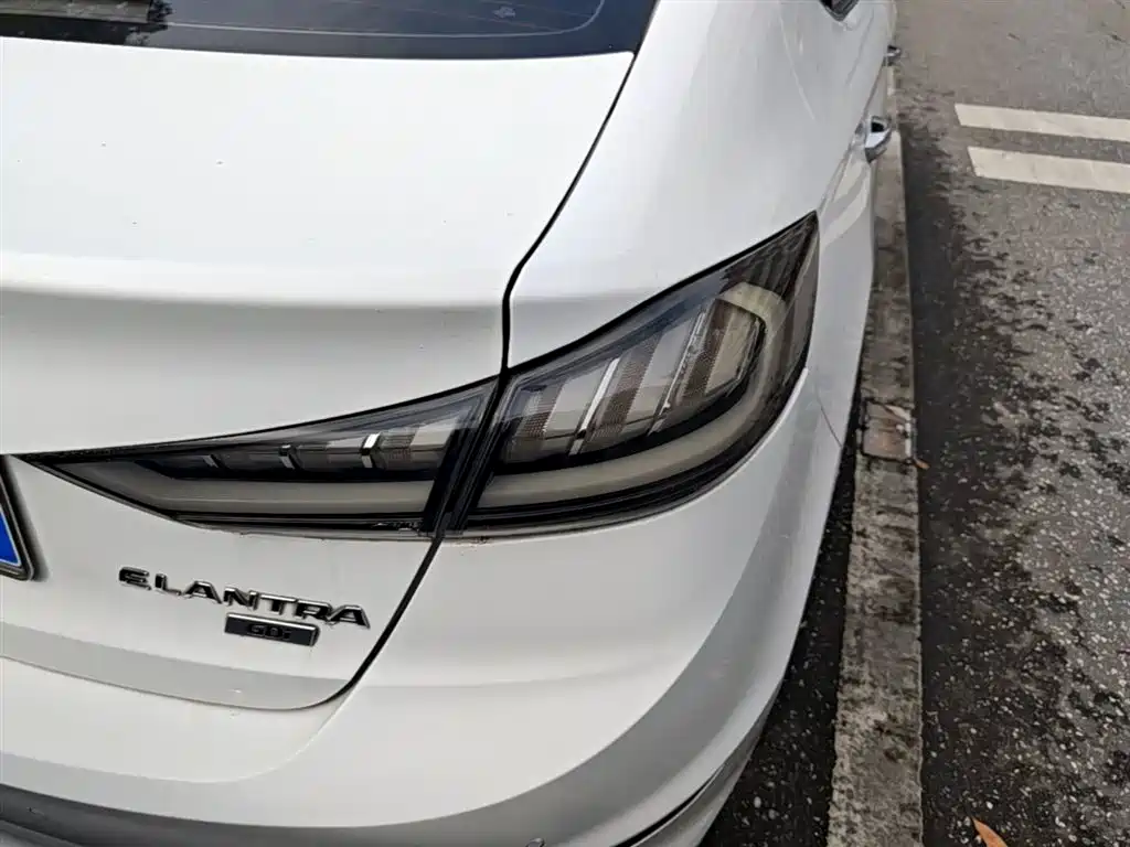 Hyundai Elantra 2016 Model 1.6L Automatic Smart Elite фото 8