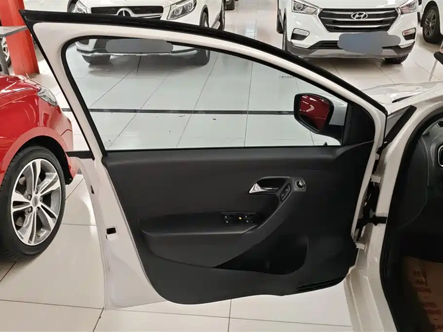 Volkswagen Polo 2013 1.6L Automatic Luxury Edition фото 7