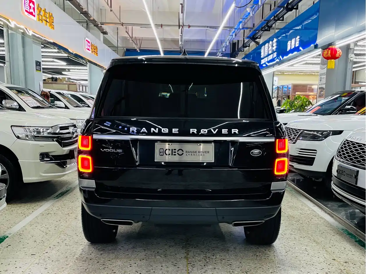 Land Rover Range Rover 2021 3.0 L6 Heritage Edition фото 9