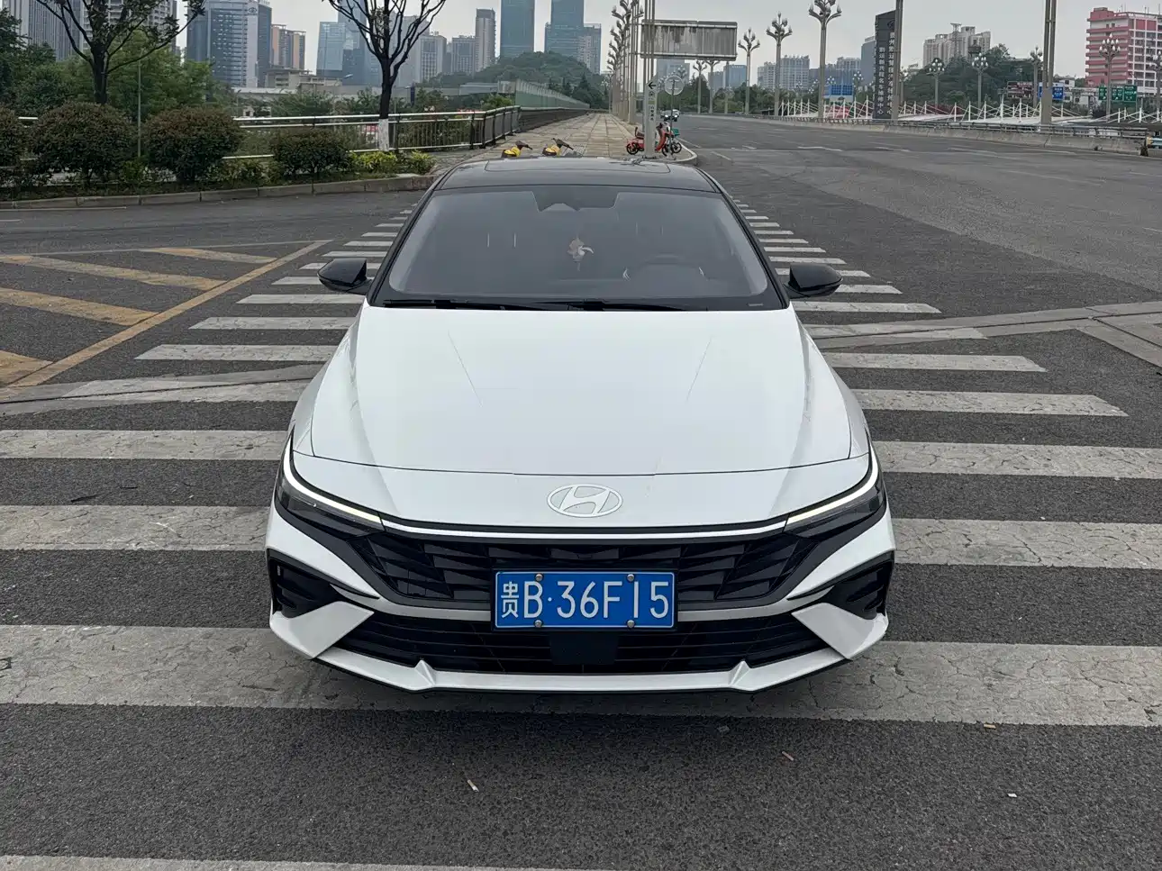 Hyundai Elantra 2023 Model 1.5L CVT LUX Premium Edition фото 2