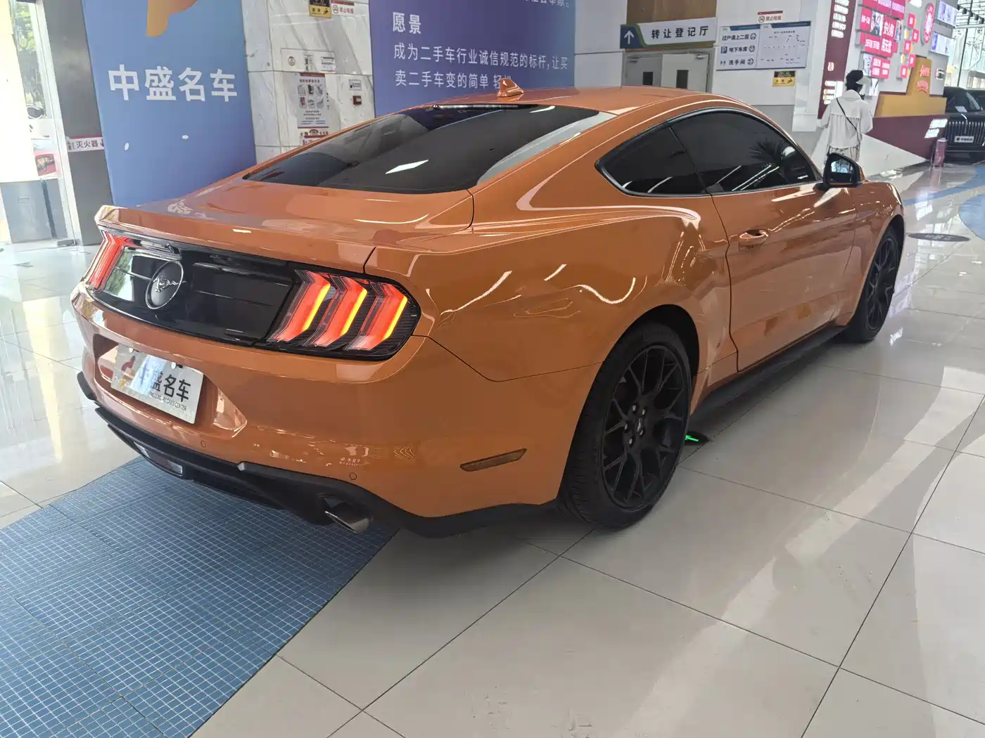 FORD MUSTANG
