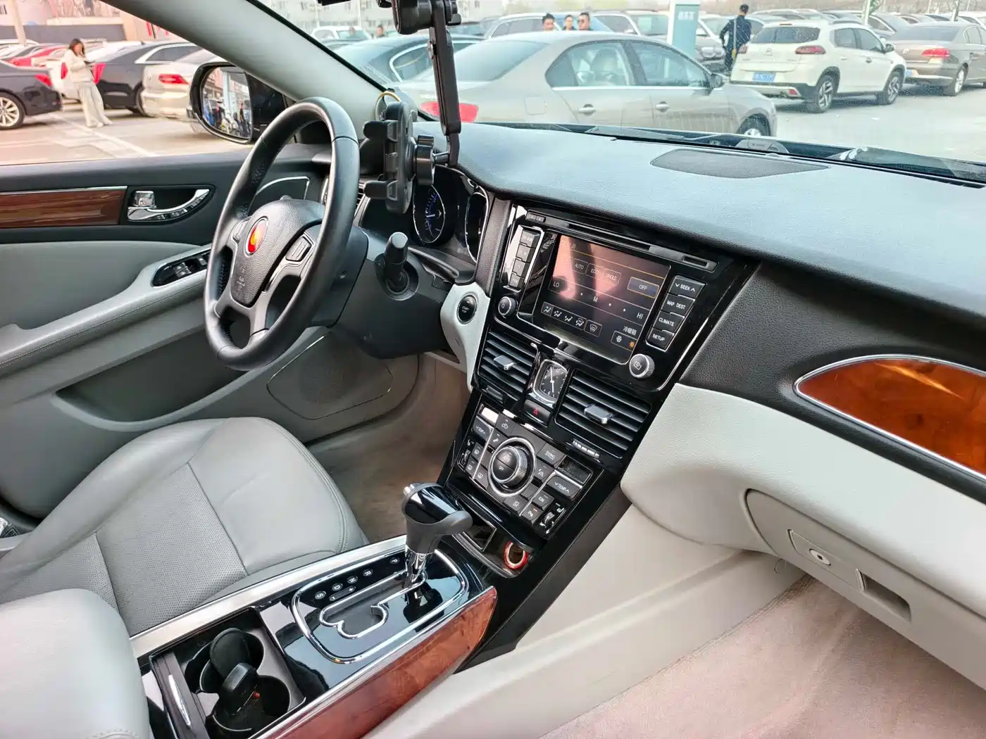 Hongqi H7 фото 20
