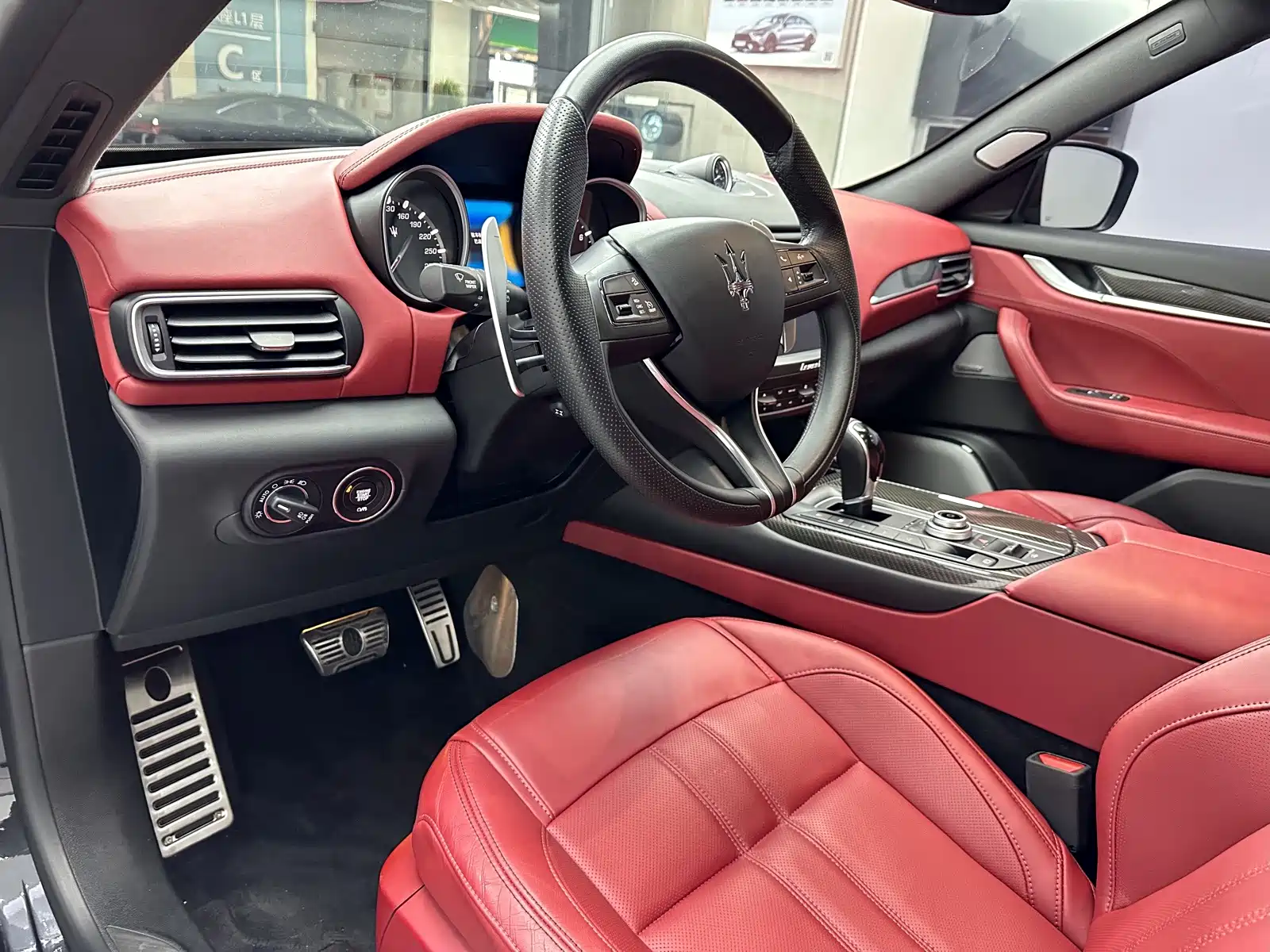 Photo 7 - Maserati Levante