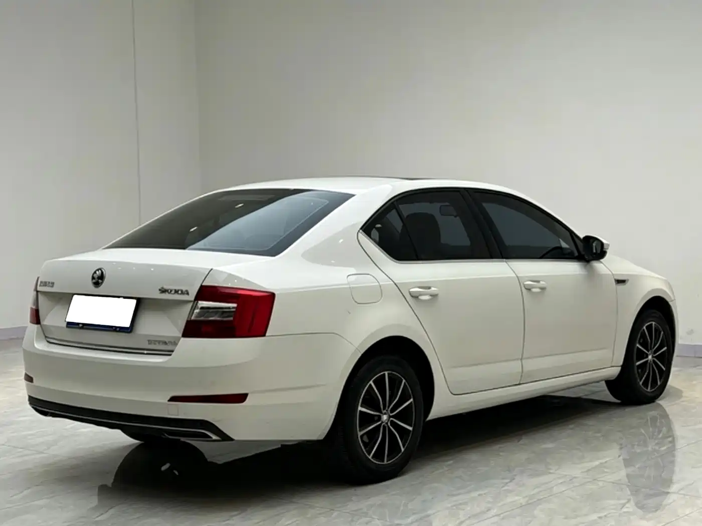 Škoda Octavia 2017 1.6L Automatic Smart Edition фото 8